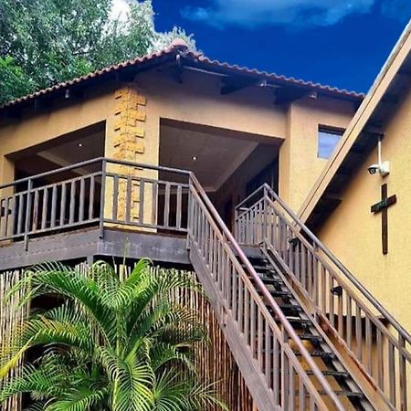 Palm Inn Guesthouse Onverwacht Екстериор снимка
