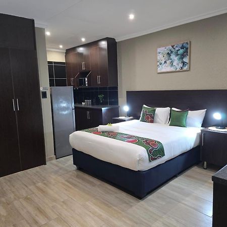 Palm Inn Guesthouse Onverwacht Екстериор снимка